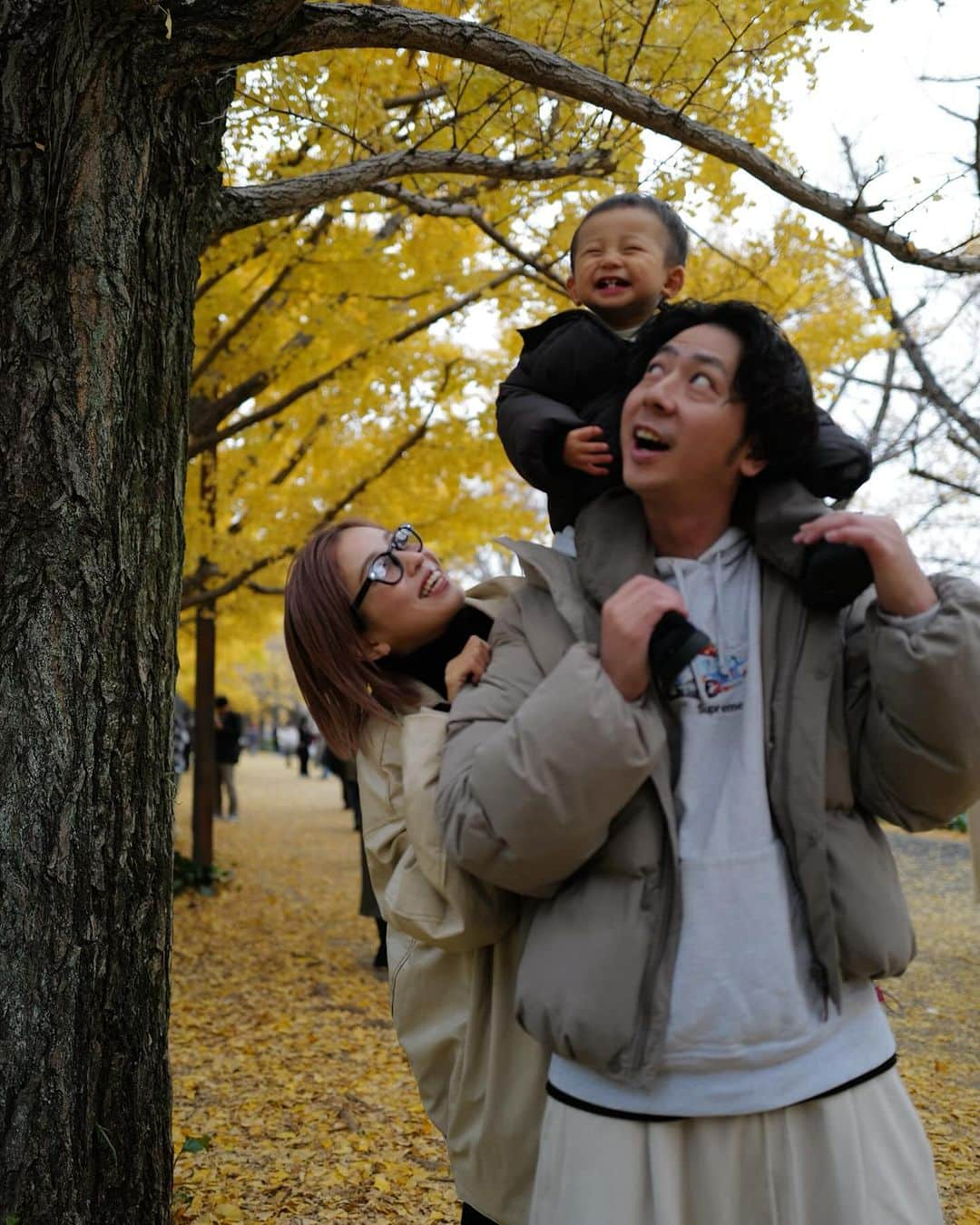 徳永 美乃里さんのインスタグラム写真 - (徳永 美乃里Instagram)「紅葉見に行ってきた🍁♡ 予定色々変更して、初めましての昭和記念公園へっ🚘  めちゃくちゃ寒かったけど日本庭園もほんと綺麗で感動した🥹✨  写真はセルフタイマーで頑張りました！笑 紅葉バッグにいい写真難しかった🤣」11月28日 21時07分 - tokunaga_minori