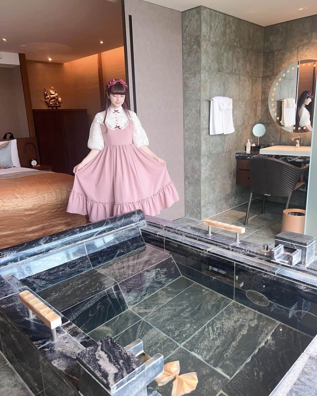 青木美沙子さんのインスタグラム写真 - (青木美沙子Instagram)「少し前になりますが、熱海の温泉♨️ ひらまつに行って来ました♡ YouTubeでもVLOGアップしているので是非見てね🎀  美沙子着用のお洋服🎀 @innocentworldofficial」11月28日 21時18分 - misakoaoki