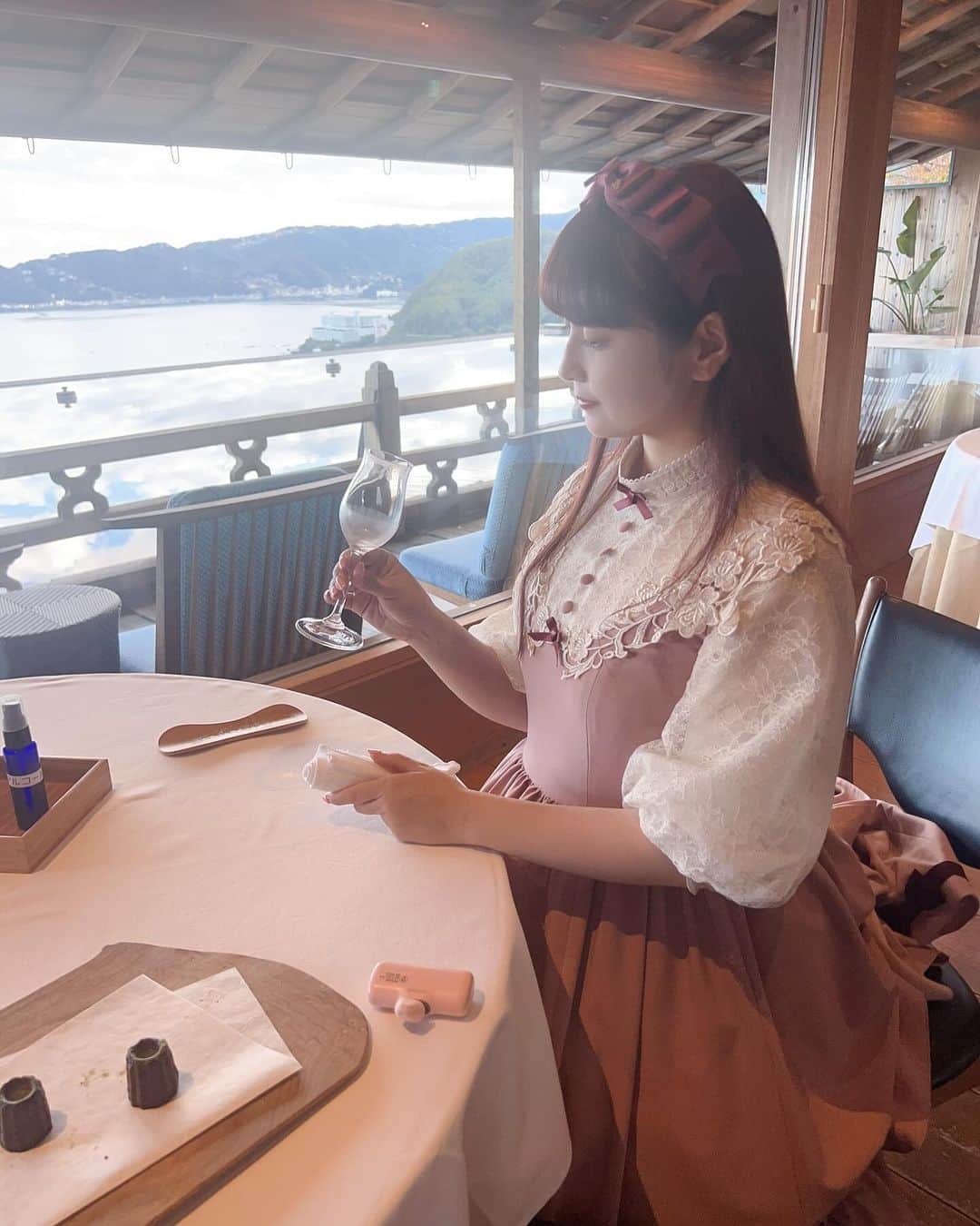 青木美沙子のインスタグラム：「少し前になりますが、熱海の温泉♨️ ひらまつに行って来ました♡ YouTubeでもVLOGアップしているので是非見てね🎀  美沙子着用のお洋服🎀 @innocentworldofficial」