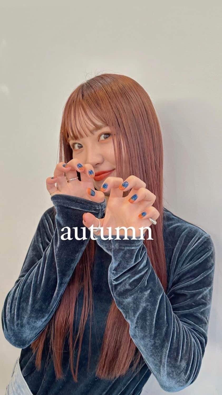 Momoのインスタグラム：「. new nailとnew hair 🍂🌾🍁🌙🌕 . 秋ももう終わりだね〜🌗🌗 . . .  . ✔️画像を保存してカウンセリングの 時にみせてください♡♡ .  イメージを変えたいけど短くするのも ブリーチをするのも勇気がいる🥺 . そんな方にも幅広くその方にあった提案 をさせて頂き一緒におしゃれを楽しみましょう♡ . ブリーチカラーは【ケアブリーチ】を 推奨しております♡ . ケアブリーチは従来よりも髪の毛への ダメージが94%cutされます！ . ブリーチなしのダブルカラーも 提案させて頂きますのでぜひご相談ください♡ . GARD/ëN (ガーデン／エン) . 場所は表参道♡♡ こだわりのつまったお店で ぜひお会いできるのを楽しみに お待ちしております♡♡ . . ご予約はTOPからご予約サイト に飛べます✈︎♡(料金もそちらを参考に) . ご新規様も喜んでお待ちしております♡ . お電話.DMからも受け付けております♡ (DMは返信が遅くなる可能性が ございますのでそちらご了承下さい🙇‍♀️)  . .  〒150-0001 東京都渋谷区神宮前5-39-2 2F . TEL☎︎ 03-6712-5995 . 表参道駅から徒歩5分🚶🏼‍♀️(A1出口) ( 銀座線/千代田線/半蔵門線 ) . . 月 定休日 火・水　11:00〜20:00 木・金　12:00〜20:30 土　10:00〜19:00 日　10:00〜19:00 祝　10:00〜19:00 . . ぜひ、ご予約お待ちしてます♡♡ . codeアカウントはこちら   @__cd.momo____________ ♡ . ぜひフォローしてください♡ .」