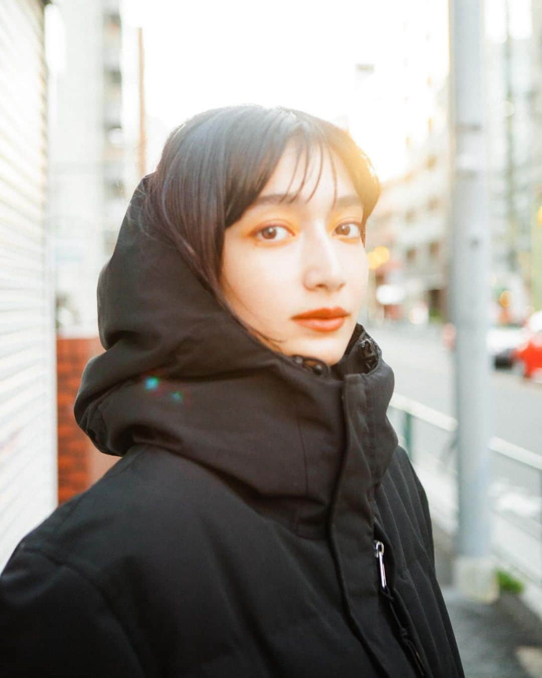 高瀬真奈のインスタグラム：「WINTER DAYS WITH LASKA　 6人のクリエイターがLASKAダウンと過ごす冬　by journal standard  公開されてます！  ____________________  JOURNAL STANDARDが提案する冬の定番アウター「LASKAダウン」がアップデート。スタイリッシュでありながらも、機能性を更に進化させた「LASKA GRAPHENE」をリリースします。そんな本作を、東京を中心に様々なフィールドで活躍する6人のクリエイターが着用。彼らの自然体な姿を参考に、あなたもこの冬の着こなしを想像してみてください。 Photo_Yuko Yasukawa Hair&Make-up_Rika Sagawa @rikasagawa  Text_Sota Nagashima Edit_Ryotaro Miyazaki」