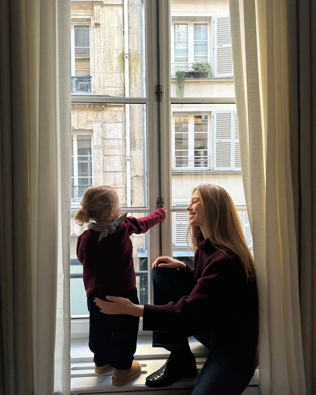 Mathilde Goehlerのインスタグラム：「In Paris with my little love ♥️ annonce」