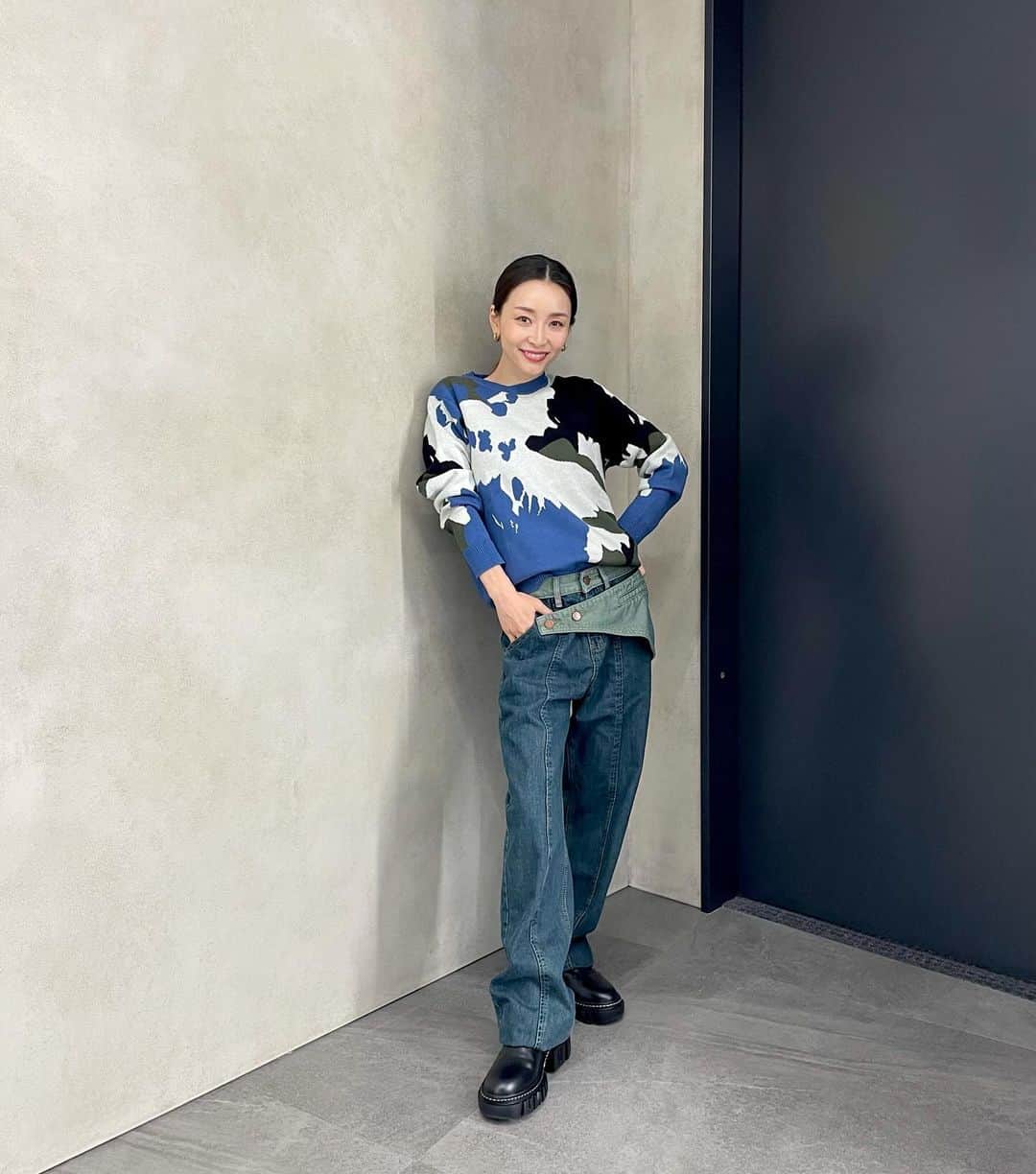 佐々木あさひのインスタグラム：「SHEINで冬服を揃えてみました！1枚目はメンズのニットだけど、サイズも問題なくて沢山着れそうで嬉しい♡ 他にもYouTubeでご紹介しています💫 ちなみに私は158cm/43kg/骨格ストレート/ブルベ夏です。参考までに💁🏻  30万点以上の注目アイテムが大幅値下げ中。 クーポンコード：EBSJP034 クーポンを利用するとお買い上げ金額1～5,999円まではセール価格より15%OFF、6,000円以上は20%OFF！ 利用期限：12月末日  着用アイテムはこちらです↓ ① ■Manfinity EMRG 男性 カラーブロックパターン セーター　Sサイズ 商品ID：19157269 ■ Honeyspot 無地柄 ワイドレッグ ジーンズ　JP-Mサイズ 商品ID：21631559　 ② ■無地柄 スプリットヘム Tシャツ & リブニット スカート　Sサイズ 商品ID：22709393 ③ ■ DAZY スクエアネック パフスリーブ セーター　Sサイズ 商品ID：11930516 ■ 2個 人工パールデコレーション イヤリングジャケット 商品ID：12793815  @shein_japan  #PR #SHEIN #SHEINforall #SHEIN冬の感謝祭 #SHEINGoodFinds #SHEINforAll #loveshein #ad #saveinstyle  海外からの個人輸入品扱いになるので、注意事項をよく読んでから購入してください。」