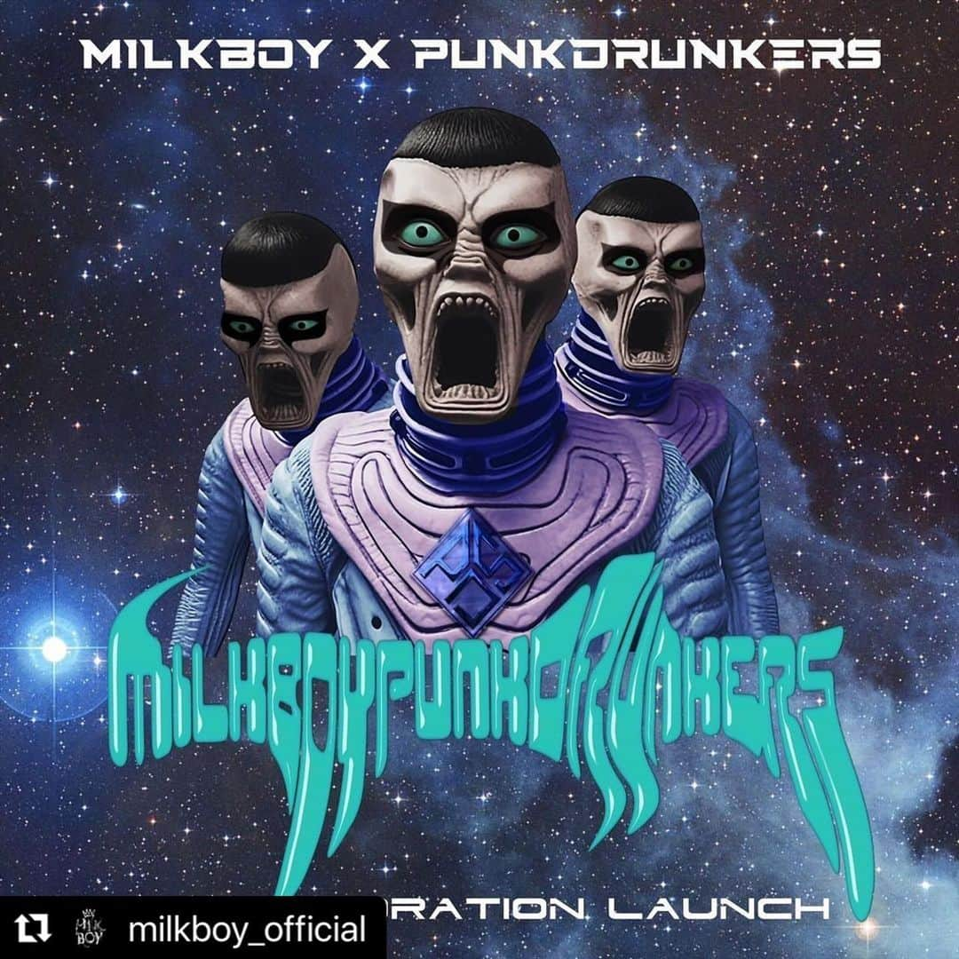 ミルクボーイさんのインスタグラム写真 - (ミルクボーイInstagram)「#Repost @milkboy_official ⚡️PUNK DRUNKERS × MILKBOY⚡️  Available in-store and online 11/29！  PUNK DRUNKERS25周年を記念して、互いのブランドらしさ溢れるグラフィックコラボアイテムが登場‼︎👽🛸💫🪐  インパクトのある"あいつ×宇宙人"の総柄ボアフリースアイテムや、MILKBOY TOYSのIT BEARとコラボした、"あいつ× IT BEAR"のグラフィックカットソーなどを展開‼︎  明日11月29日(水)よりMILKBOY原宿店・オフィシャルオンラインショップをはじめMILKBOY取り扱い店舗、PUNK DRUNKERS取り扱い店舗にて発売いたします  #milkboy #punkdrunkers  #milkboytoys」11月28日 21時22分 - milkboyharajuku