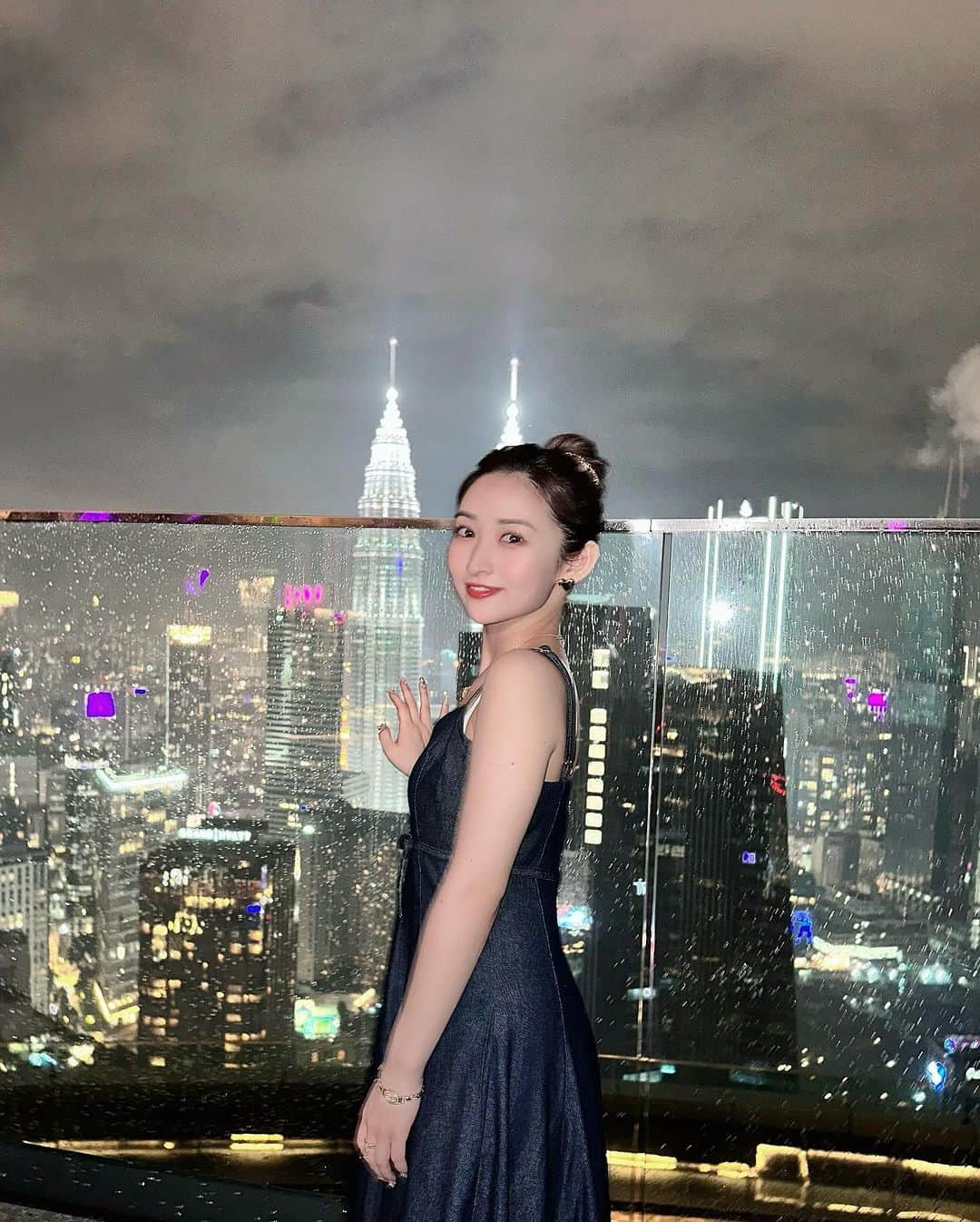 のぼりもえさんのインスタグラム写真 - (のぼりもえInstagram)「🇲🇾  FujikoとBYURコラボの足しパレ持ってきました😌✌️  涙袋は基本こちらの4つのアイテムで作ってます🙆‍♀️  @muice_official うるみリキッドライナー02 @fujiko_brand 涙袋ベイビー01 @wonjungyo_official_jp メタルシャワーペンシル02 @whomeeigari キララメライナー ラメシャンパン  #マレーシア旅行#マレーシア#コスメ紹介#コスメレビュー#持ち歩きコスメ#メイク動画#プチプラコスメ#ウォンジョンヨ#スナイデル」11月28日 21時23分 - moe_nobori
