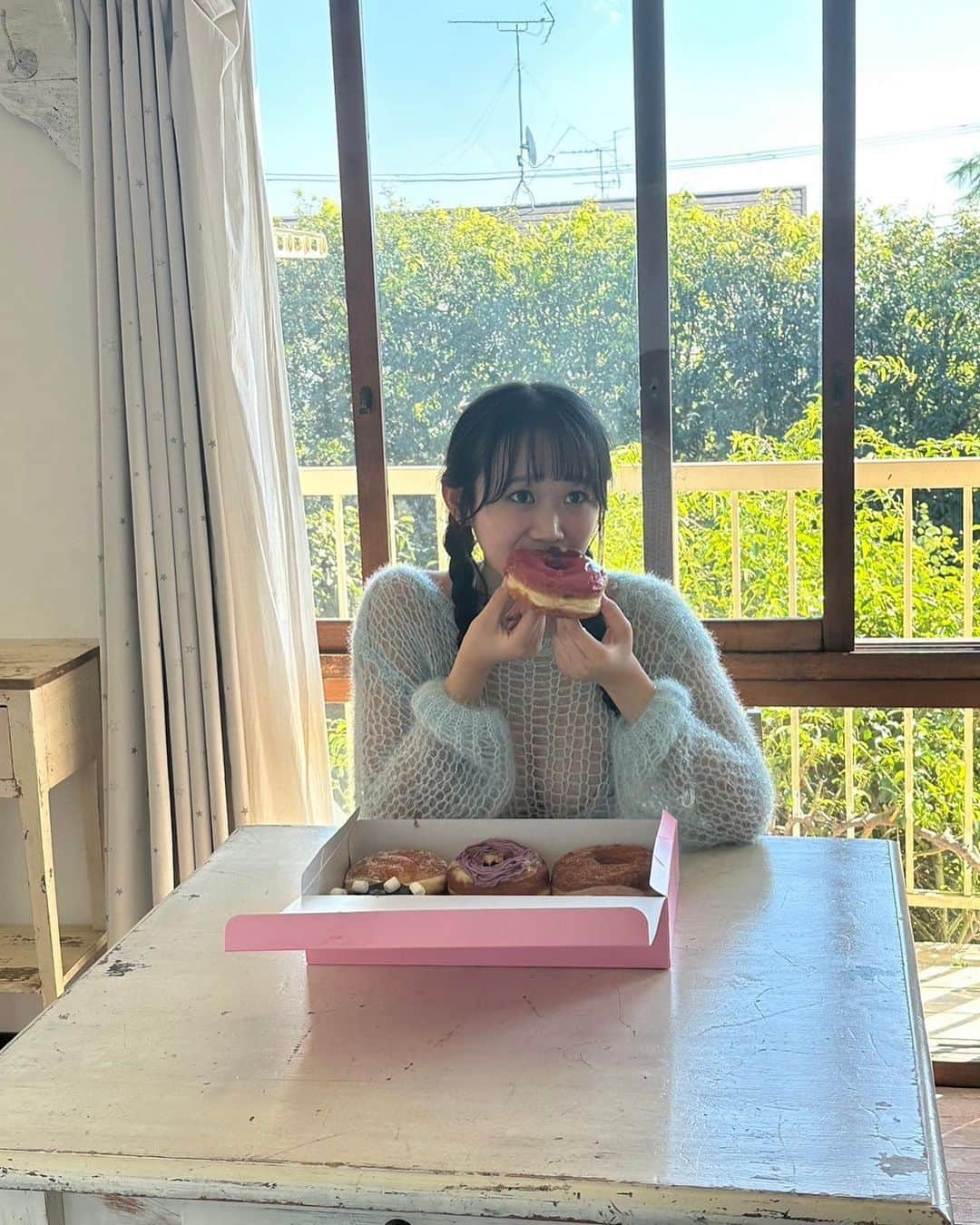 奥村梨穂さんのインスタグラム写真 - (奥村梨穂Instagram)「【お知らせ】 知っている方もいらっしゃると思うのですが、今日28日発売の『FLASH』さんにてグラビア掲載されています。 そして、デジタル写真集も発売されます。 ぎゃん嬉しか〜！！！ 初めての色の水着を着たば〜い😽 とっても楽しい撮影でした。 みなさん是非ゲットしてばい。」11月28日 21時29分 - riho_okumura_official