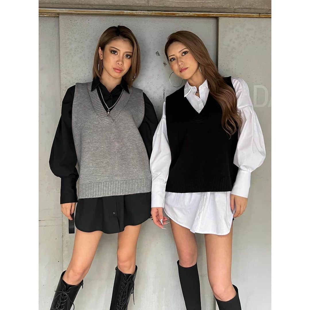 のインスタグラム：「2023 WINTER COLLECTION ・ 𝗖𝗢𝗡𝗧𝗥𝗔𝗦𝗧 ・ ーーーーーーーーーーーーーーーーー  『in stock』  ☑️サイドスリットニットベスト ¥6,490tax in  BLACK/BEIGE/L.GRAY FREE  ーーーーーーーーーーーーーーーーー ・ ・ #EGOIST #egoist #エゴイスト #エゴ #冬 #冬コーデ #winter #coordinate #contrast」