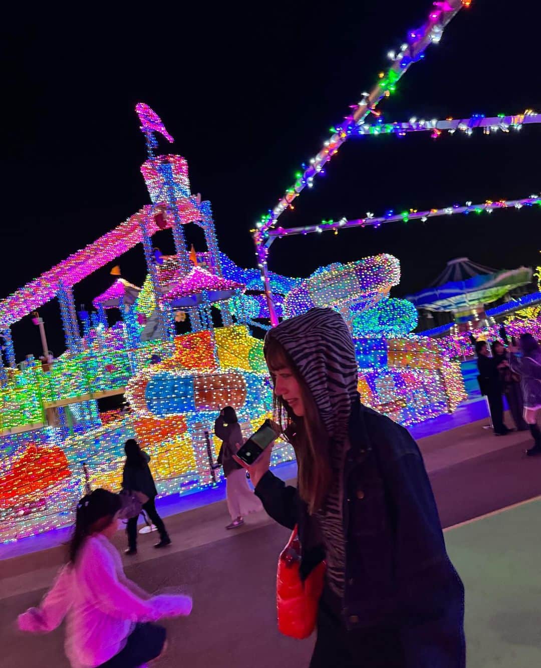 MIRIさんのインスタグラム写真 - (MIRIInstagram)「いとことデート🫠🩵 性格とか雰囲気が似てるから 一緒にいてめちゃくちゃ楽〜🫡✨ ネイルもほぼ同じようなネイルしてて さすがにびっくり🫢」11月28日 21時38分 - onakasuitamiri