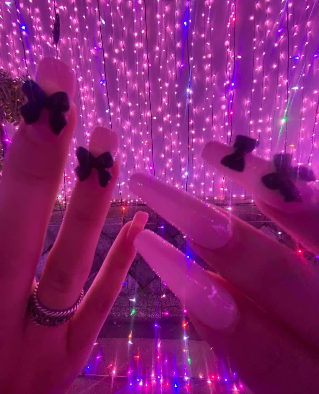 MIRIさんのインスタグラム写真 - (MIRIInstagram)「いとことデート🫠🩵 性格とか雰囲気が似てるから 一緒にいてめちゃくちゃ楽〜🫡✨ ネイルもほぼ同じようなネイルしてて さすがにびっくり🫢」11月28日 21時38分 - onakasuitamiri