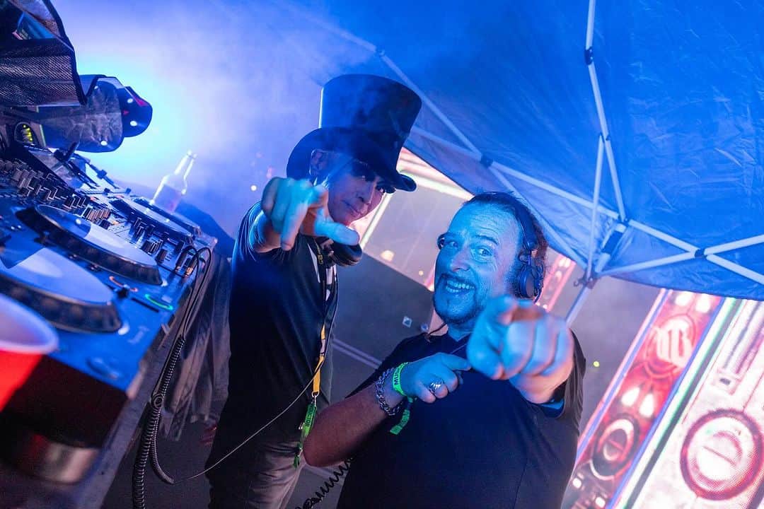 YOJI BIOMEHANIKAのインスタグラム：「with my buddy @scotprojectofficial  at Dreamstate under the rain. Photo by Ash Youd. More photos & video to follow」