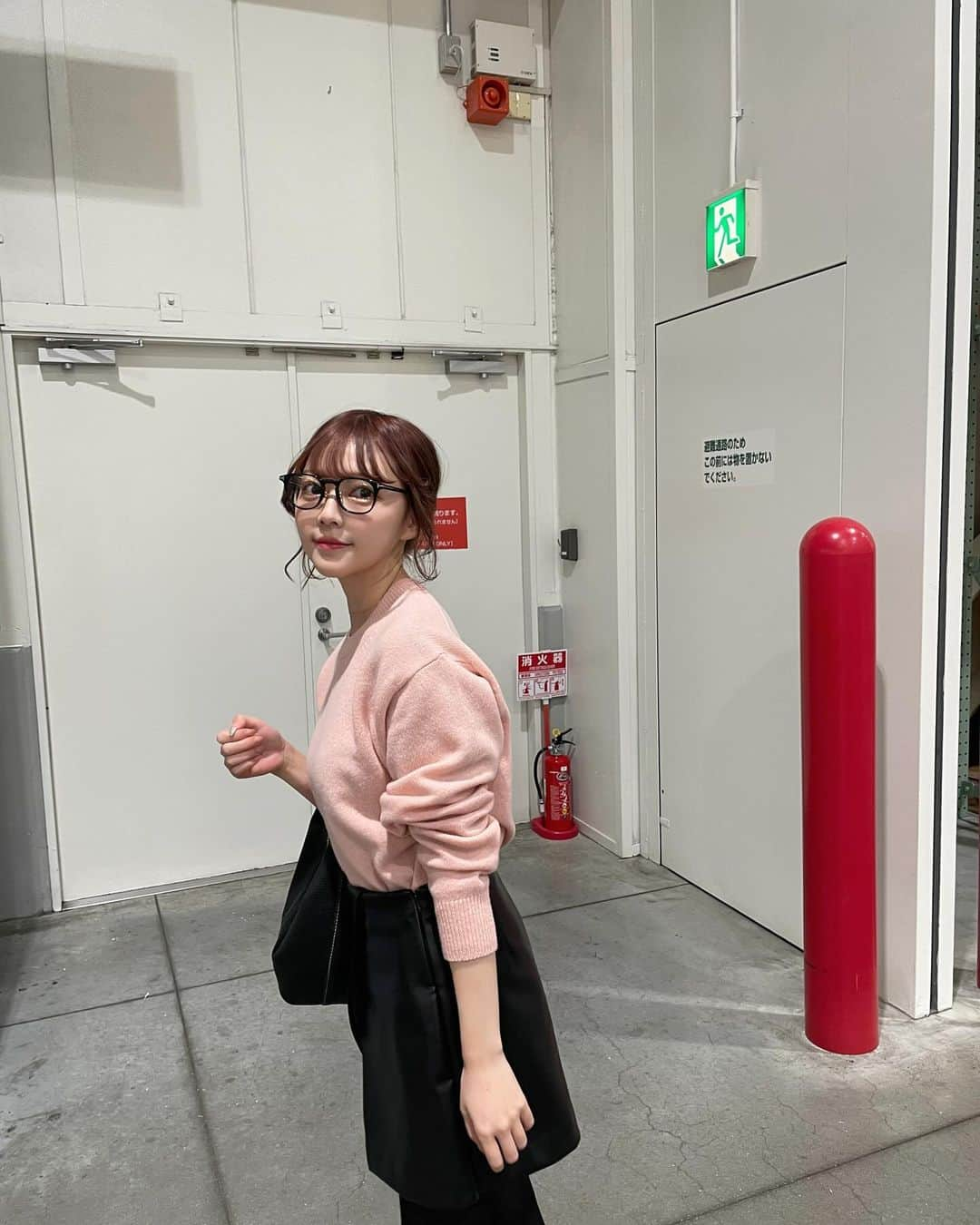 ムサシさんのインスタグラム写真 - (ムサシInstagram)「Costco🛒 ⁡ ご質問いただいてた ピンクニットはUNIQLOです!🩰 ⁡ ⁡ #outfit #ootd #knit #uniqlo #coat #ユニクロ #ユニクロ購入品 #ニット」11月28日 21時42分 - ___musashi.___