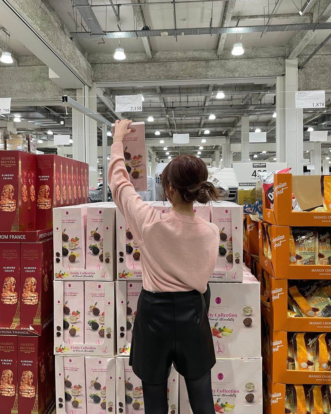 ムサシさんのインスタグラム写真 - (ムサシInstagram)「Costco🛒 ⁡ ご質問いただいてた ピンクニットはUNIQLOです!🩰 ⁡ ⁡ #outfit #ootd #knit #uniqlo #coat #ユニクロ #ユニクロ購入品 #ニット」11月28日 21時42分 - ___musashi.___