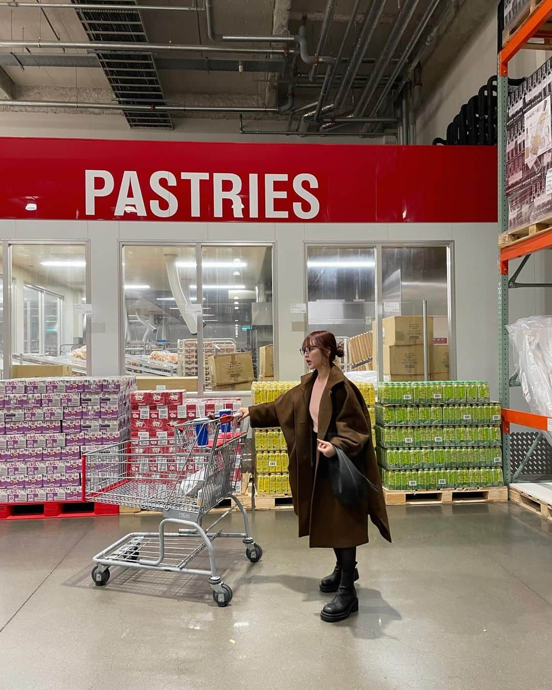 ムサシさんのインスタグラム写真 - (ムサシInstagram)「Costco🛒 ⁡ ご質問いただいてた ピンクニットはUNIQLOです!🩰 ⁡ ⁡ #outfit #ootd #knit #uniqlo #coat #ユニクロ #ユニクロ購入品 #ニット」11月28日 21時42分 - ___musashi.___