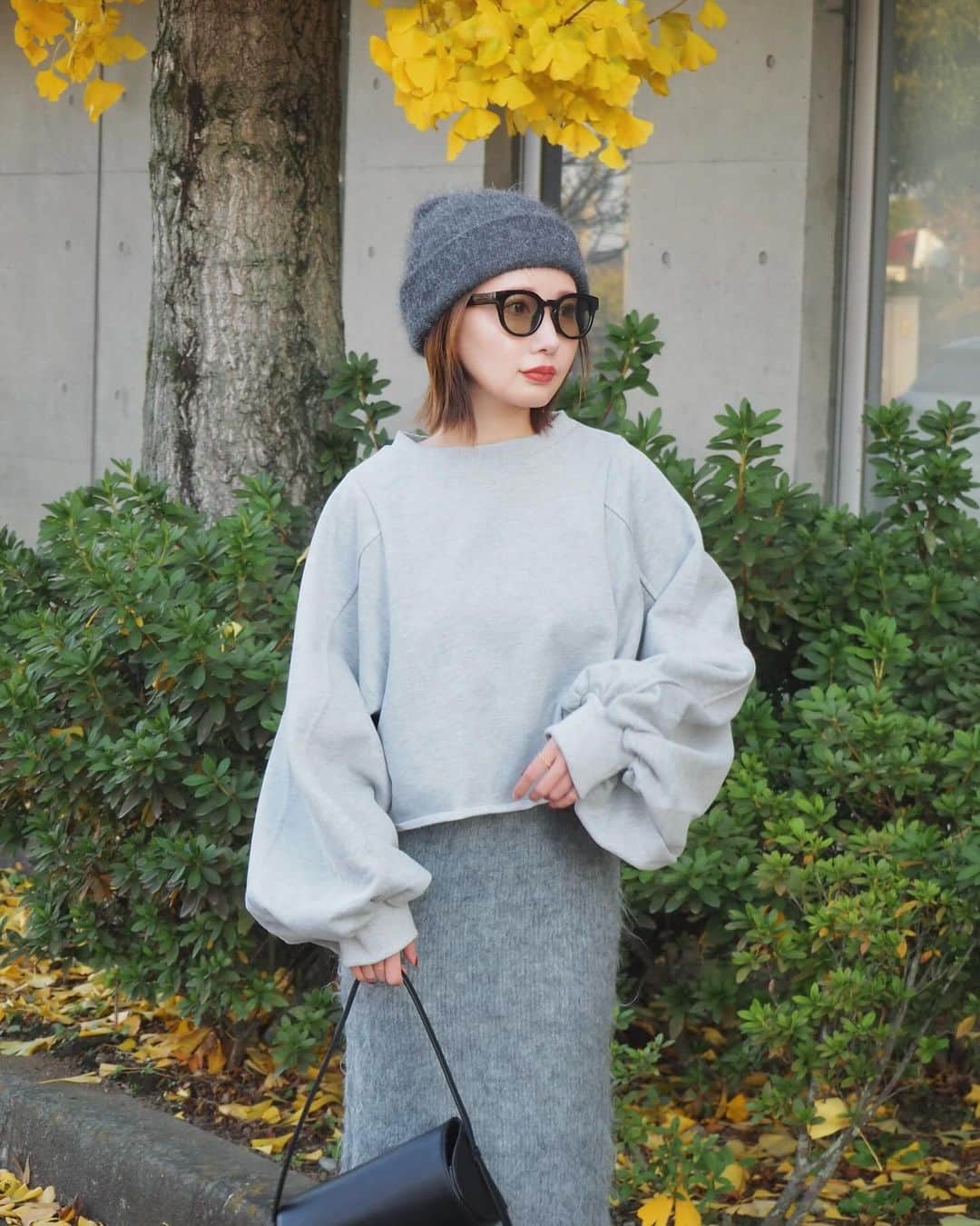 shino_430さんのインスタグラム写真 - (shino_430Instagram)「​＿＿＿‪​​  ボリュームスリーブ×ショート丈が可愛い @krahe_official のスウェット🩶  @ungrid_official のスカートも素材感がお気に入り☺️  #ungrid #ロングスカート #ワントーンコーデ#スウェットコーデ#グレーコーデ #ニット帽#スカートコーデ#ニット帽コーデ#冬服 #冬コーデ #休日コーデ #秋冬コーデ #冬服コーデ #30代コーデ  #大人コーデ #大人カジュアル #低身長コーデ#154cmコーデ」11月28日 21時49分 - shino_430