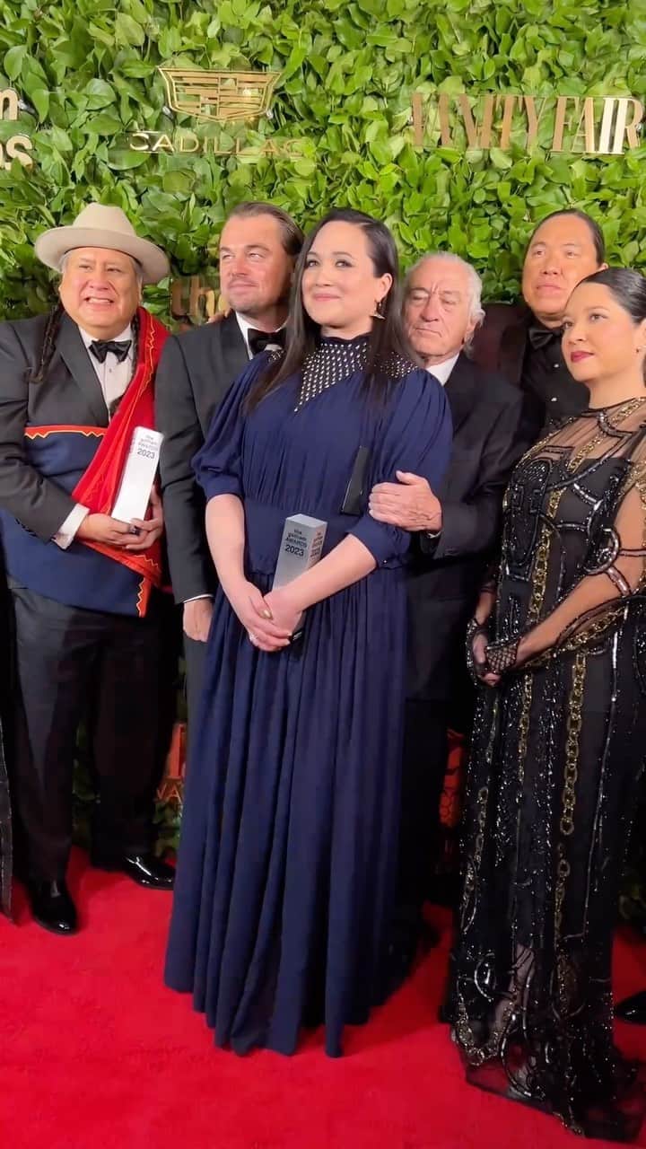 Vanity Fairのインスタグラム：「The cast of #KillersoftheFlowerMoon took over the Gotham Awards on Monday night—and showed off their red carpet organizational skills.」