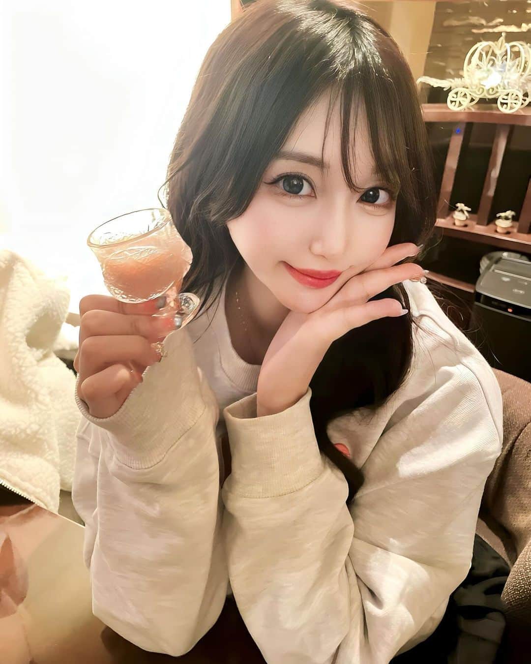 雛咲のあのインスタグラム：「. . @susukino_snack_nagi で 出てくる特製ストロング😂💖 . . チョコ味で飲みやすすぎて 気づいたらべろべろ🤣 危ないお酒だぜえ(´･ ･`). . . 本日も出勤です💓 1位目指して最後まで駆け抜けたい🥹 よろしくお願いします🙇‍♀️ . . 雛咲のあ.」