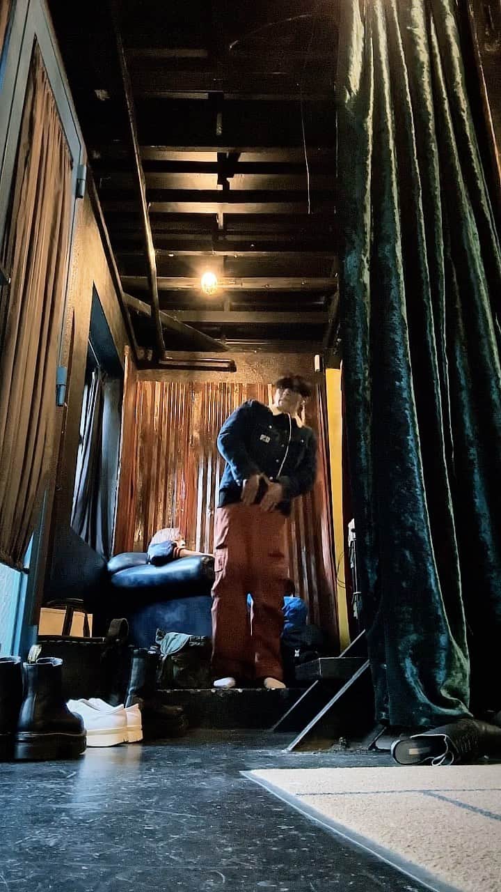 関哲汰のインスタグラム：「撮影終わりに🕺  Standing Next to You/Jung Kook  #standingnexttoyou  #jungkook  #onenonly #TETTA」