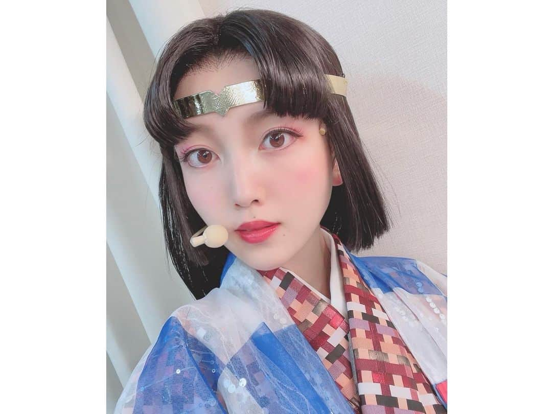 久保史緒里さんのインスタグラム写真 - (久保史緒里Instagram)「. 劇団☆新感線『天號星』 全公演を終えました。 ご来場いただいたみなさま、 本当にありがとうございました。  稽古から合わせて約半年間、 あまりにも幸せな日々でした。 楽しかったなあ。 毎日、祈り、歌い。 それが自分の“たたかい“だと信じることで 自分を保てていたような。 憧れ続けていた場所への初めての参加でしたが、 とても温かく迎え入れていただきました。 毎日笑って笑って。 宝物のような言葉もたくさんいただき。 忘れられない時間でした。 そしてかならず、また戻ってこられるように、 成長した姿でお会いできるようにこれからも邁進します。 大好きです。 それだけでも伝わったら良いな。  #天號星 #劇団新感線 #神降ろしのみさき」11月28日 21時57分 - kubo.shiori.official