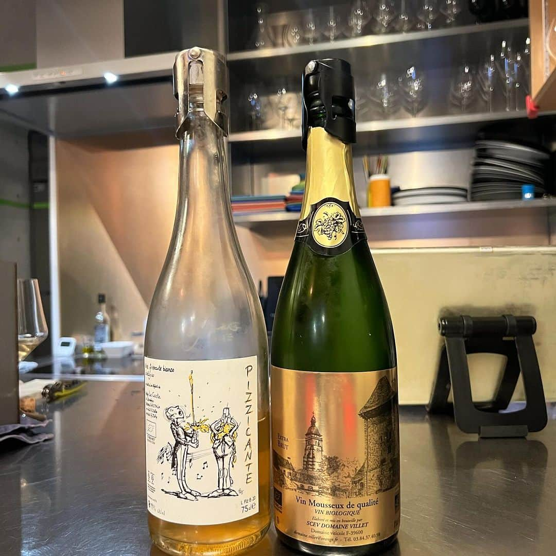 レイチェル・チャンさんのインスタグラム写真 - (レイチェル・チャンInstagram)「It was great to see Marta again, enjoying natural wine and great food🥂 Visiting Poland is on my wish list🇵🇱  久々にマルタと美味しいワインと楽しい語らいの時間🎵近い将来、ポーランドに遊びに行きたいな〜  マルタのご主人もわたしの夫も似た感じの自由なタイプで、とても盛り上がりました😀引き寄せの法則ですね。  #ナチュールワイン  #tokyo  #wine  #引き寄せ #引き寄せの法則 #エイブラハム #エイブラハムの教え」11月28日 21時59分 - rachelchanjpn