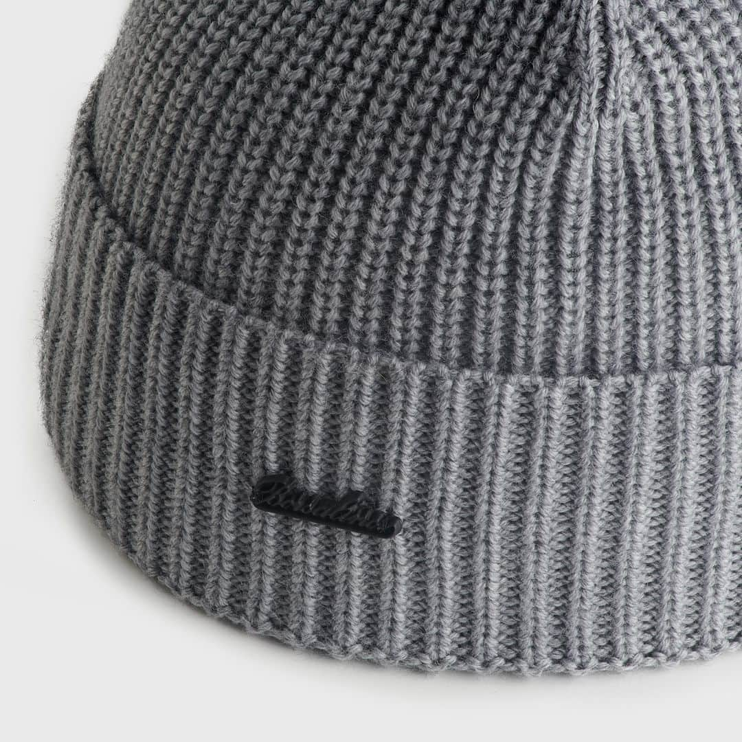 ボルサリーノのインスタグラム：「The strongest beanie game is in town. The Borsalino FW23 ribbed cuffed beanie in a chic pearl grey also features a sophisticated logo.   Shop more on trend highlights now on www.borsalino.com」