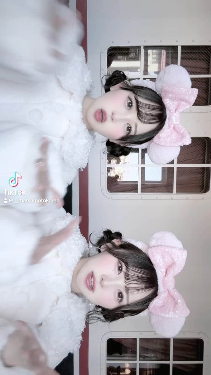 松本かれんのインスタグラム：「21歳も双子コーデディズニーするもん ^ > ·̫ < ^ .ᐟ‪  ふわふわ真っ白かわいい 🎀🤍」
