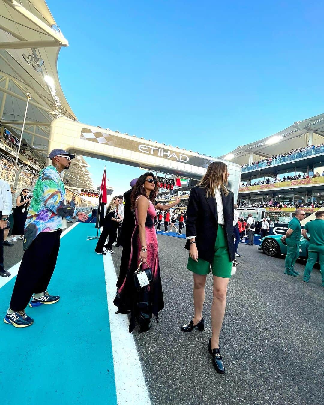 プリヤンカー・チョープラーさんのインスタグラム写真 - (プリヤンカー・チョープラーInstagram)「F1 weekend in Abu Dhabi 🏎️ Thank you @visitabudhabi for being an amazing host. #AbuDhabiGP   #ad」11月28日 22時06分 - priyankachopra