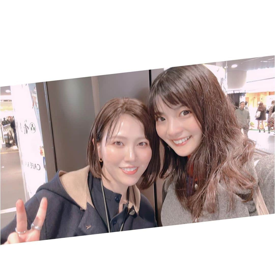 美蘭レンナさんのインスタグラム写真 - (美蘭レンナInstagram)「. . . お江戸かふぇ旅✈️Part2  ようちゃんと💓💓 1〜4枚目 念願の代々木上原にある"小楽園" @shorakuen_tokyo へ☺️ 世界観が徹底してて、めちゃくちゃ可愛かったです♡  5枚目 世田谷代田のおしゃれカフェ☕️ 「めっちゃ東京って感じ！」 っていう 地方出身者丸出しのコメントばっかり言ってて 恥ずかしかったけど、 本当にザTOKYOなお店が沢山ありました😍☕️  6〜9枚目 前から行きたかった 自由が丘のピーターラビットカフェ☕️🐰 @peterrabbit.jp お席ごとにピーターがいて、 絵本が置いてあって、めちゃくちゃ可愛かった❤️  どんだけお茶するねんという感じですが、 せっかくお江戸に行くなら行きたいお店に行こう！ と思って行ってみました☺️✨  受けたかったキャンドルLessonも受けられたし、 会いたかった友達にも会えて、 とっても幸せなお江戸旅でした😊  旅はまだ続く✈️🍎 . . . #東京#旅#東京観光#旅行#東京カフェ #カフェ巡り#カフェ巡り好きな人と繋がりたい #ピーターラビットカフェ#紅茶#紅茶のある暮らし #edo#tokyo#tokyocafe#trip」11月28日 22時07分 - renna_miran33