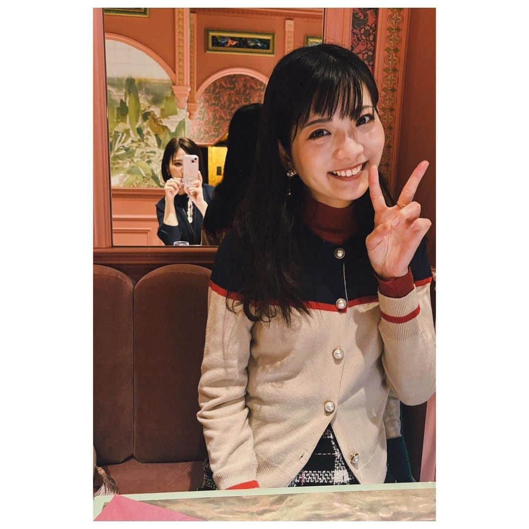 美蘭レンナさんのインスタグラム写真 - (美蘭レンナInstagram)「. . . お江戸かふぇ旅✈️Part2  ようちゃんと💓💓 1〜4枚目 念願の代々木上原にある"小楽園" @shorakuen_tokyo へ☺️ 世界観が徹底してて、めちゃくちゃ可愛かったです♡  5枚目 世田谷代田のおしゃれカフェ☕️ 「めっちゃ東京って感じ！」 っていう 地方出身者丸出しのコメントばっかり言ってて 恥ずかしかったけど、 本当にザTOKYOなお店が沢山ありました😍☕️  6〜9枚目 前から行きたかった 自由が丘のピーターラビットカフェ☕️🐰 @peterrabbit.jp お席ごとにピーターがいて、 絵本が置いてあって、めちゃくちゃ可愛かった❤️  どんだけお茶するねんという感じですが、 せっかくお江戸に行くなら行きたいお店に行こう！ と思って行ってみました☺️✨  受けたかったキャンドルLessonも受けられたし、 会いたかった友達にも会えて、 とっても幸せなお江戸旅でした😊  旅はまだ続く✈️🍎 . . . #東京#旅#東京観光#旅行#東京カフェ #カフェ巡り#カフェ巡り好きな人と繋がりたい #ピーターラビットカフェ#紅茶#紅茶のある暮らし #edo#tokyo#tokyocafe#trip」11月28日 22時07分 - renna_miran33