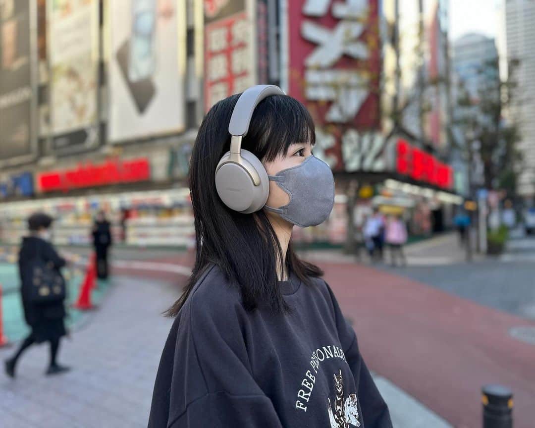 佐々木琴子さんのインスタグラム写真 - (佐々木琴子Instagram)「ツアーを終えた自分へのご褒美にヘッドホンをヨドバシカメラに探しに行ったら Bose QuietComfort Ultra Headphonesの限定色 サンドストーンが今日から発売らしく！デザインに一目惚れして、音を聴いて惚れ込んで買ってしまった…！」11月28日 22時08分 - sasaki_kotoko828