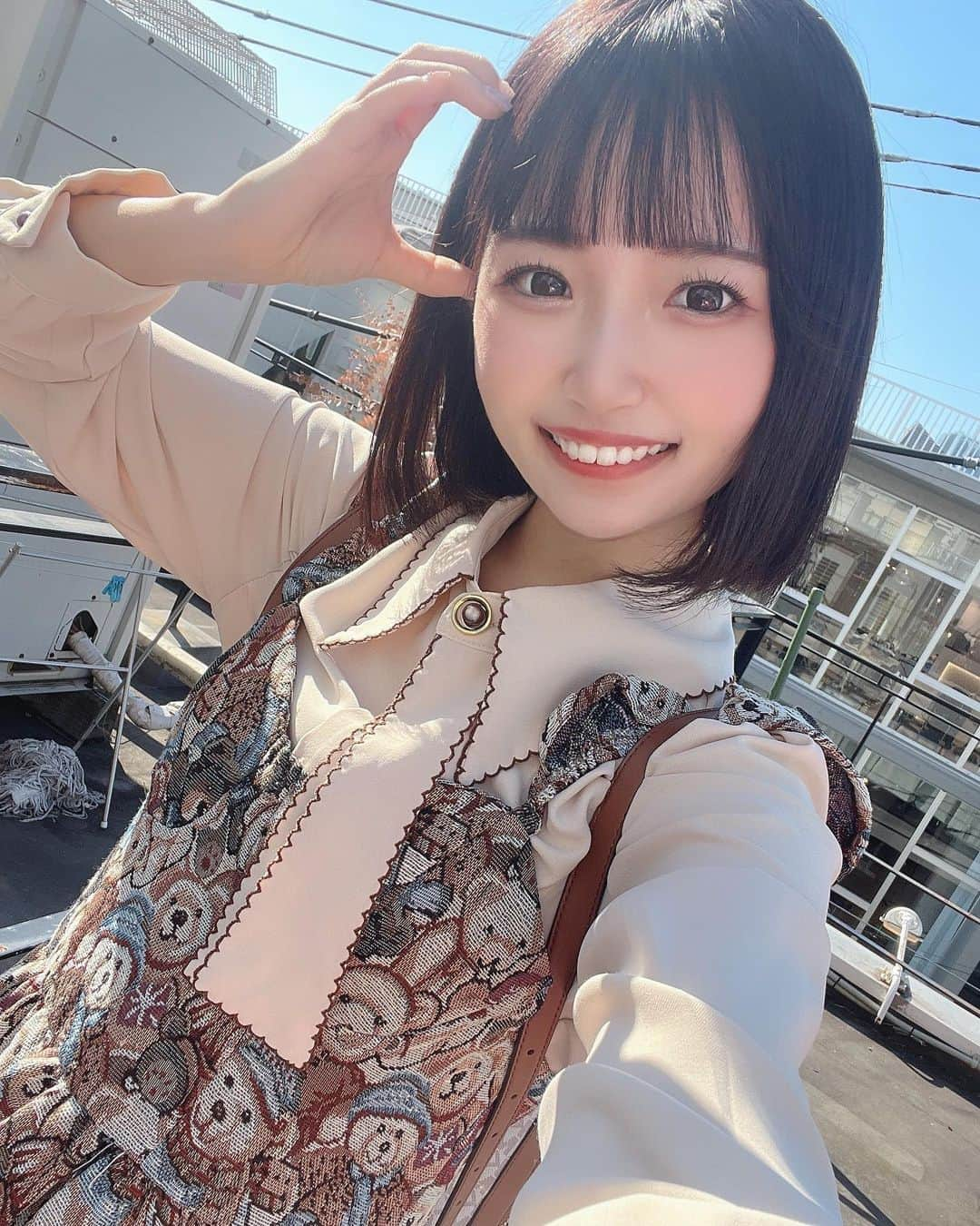 音井結衣さんのインスタグラム写真 - (音井結衣Instagram)「🧸いっしょにたくさん笑お🧸 *:.｡..｡.:+・ﾟ・✽:.｡..｡.:+・ﾟ・✽:.｡.. #asobisystem #くま #レトロ #茶色 #アイドル  #idol  #アイドル前髪 #cosplay #ボブ #cosplaygirl  #japanesegirl  #animegirl  #instagood  #likestagram  #uwu  #量産型ヲタク  #ヲタク  #アイドルヲタク #kawaiigirl  #kawaiifashion  #随手拍 #instadaily  #ootd #tiktok #每日穿搭 #tiktokers #tiktokjapan  #jk  #自撮り  #selfie」11月28日 22時09分 - otoi_yui_19