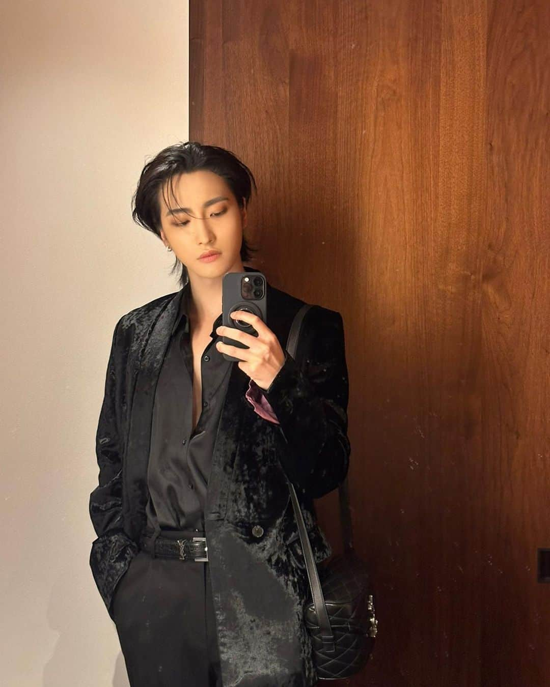 ATEEZのインスタグラム：「[#인星화그램] 언제나 고마워🩶  #ATEEZ #에이티즈 #SEONGHWA #성화」