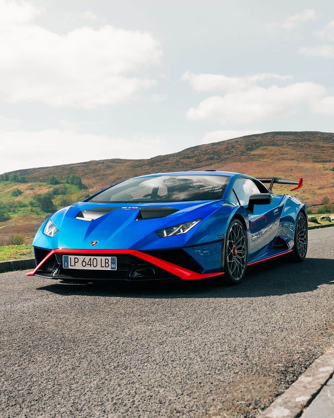 ランボルギーニのインスタグラム：「If you live for intense driving sensations, you can always count on Huracán STO to bring authentic racecar thrills on the road.   Captured by @_havisuals for @lamborghini_birmingham   #Lamborghini #HuracanSTO #BasedOnATrueStory  __ Huracán STO: fuel consumption combined 13.9 l/100km; CO2-emissions combined 331 g/km (WLTP EU27)」