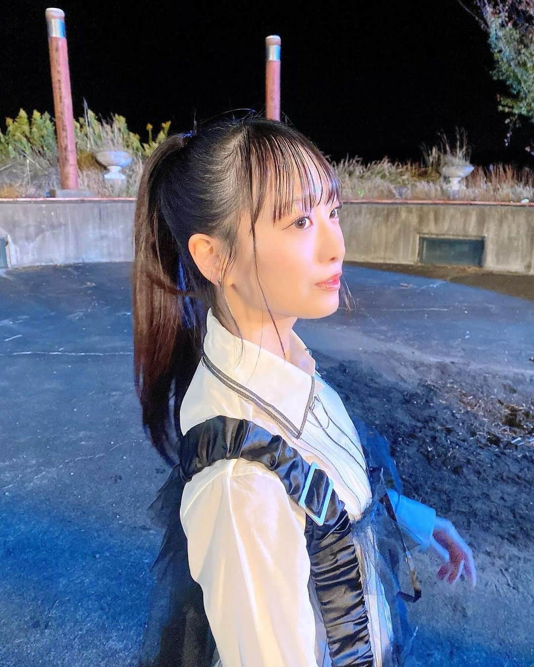 瀧脇笙古のインスタグラム：「🖤ストレートポニー🖤 ⁡ ⁡ ⁡ ⁡ 強い系のMV好きです ⁡ ⁡ ⁡ ⁡ #イコラブ」