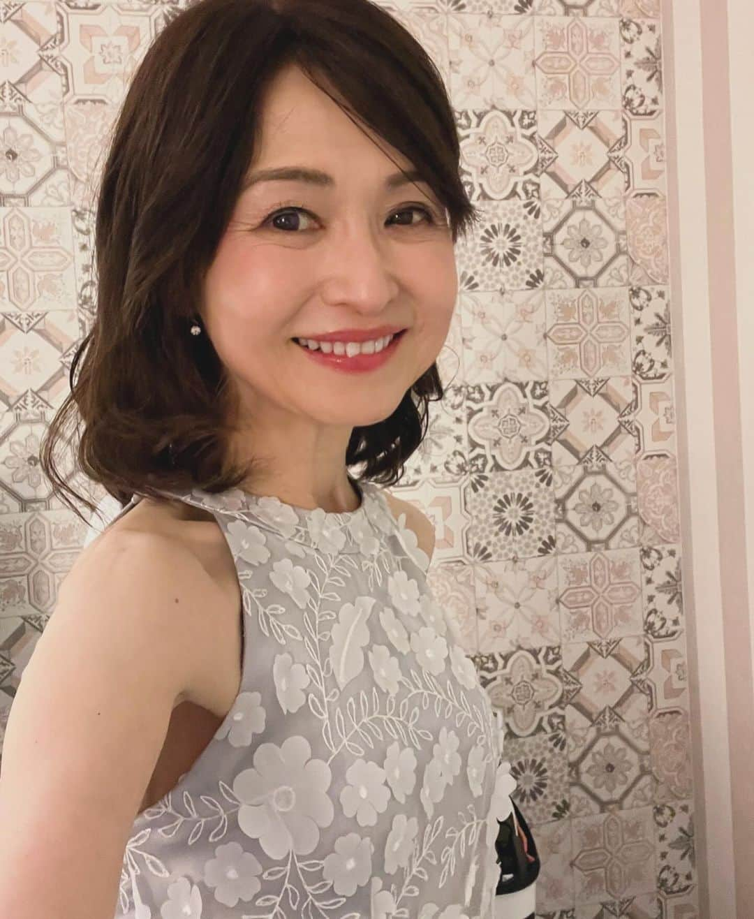 辛島美登里さんのインスタグラム写真 - (辛島美登里Instagram)「神戸でのDinner&Live一足早い幸せなクリスマス気分🎄 櫻井大介さん🎹と伊藤ハルトシさん🎸&🎻と共に 一部はちょっと弾けてパーティー気分、 二部は深い夜にまた違う自由度で歌わせていただきました。しばらく自粛していましたが、今回お客様のテーブルそばまで行けました。熱い拍手と手拍子、贅沢な時間をありがとうございました🤶⭐️🎄💕 #神戸ポートピアホテル」11月28日 22時19分 - midorikarashima