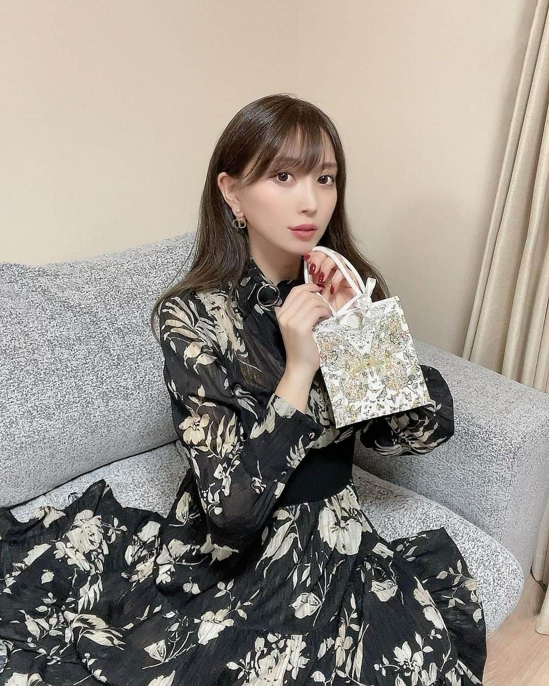 森咲智美さんのインスタグラム写真 - (森咲智美Instagram)「はっぴー✨ 冬にぴったりのピアス 見つけちゃいました😎⭐️」11月28日 22時12分 - morisakitomomi