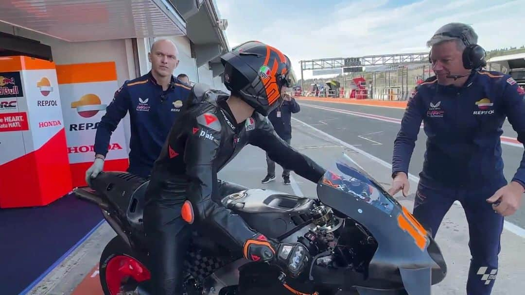 MotoGPのインスタグラム：「2024 has literally started today in Valencia! ✊Watch Jack Gorst and Simon Crafar’s in-depth analysis of the main talking points of the much-anticipated #ValenciaTest ⏱️」