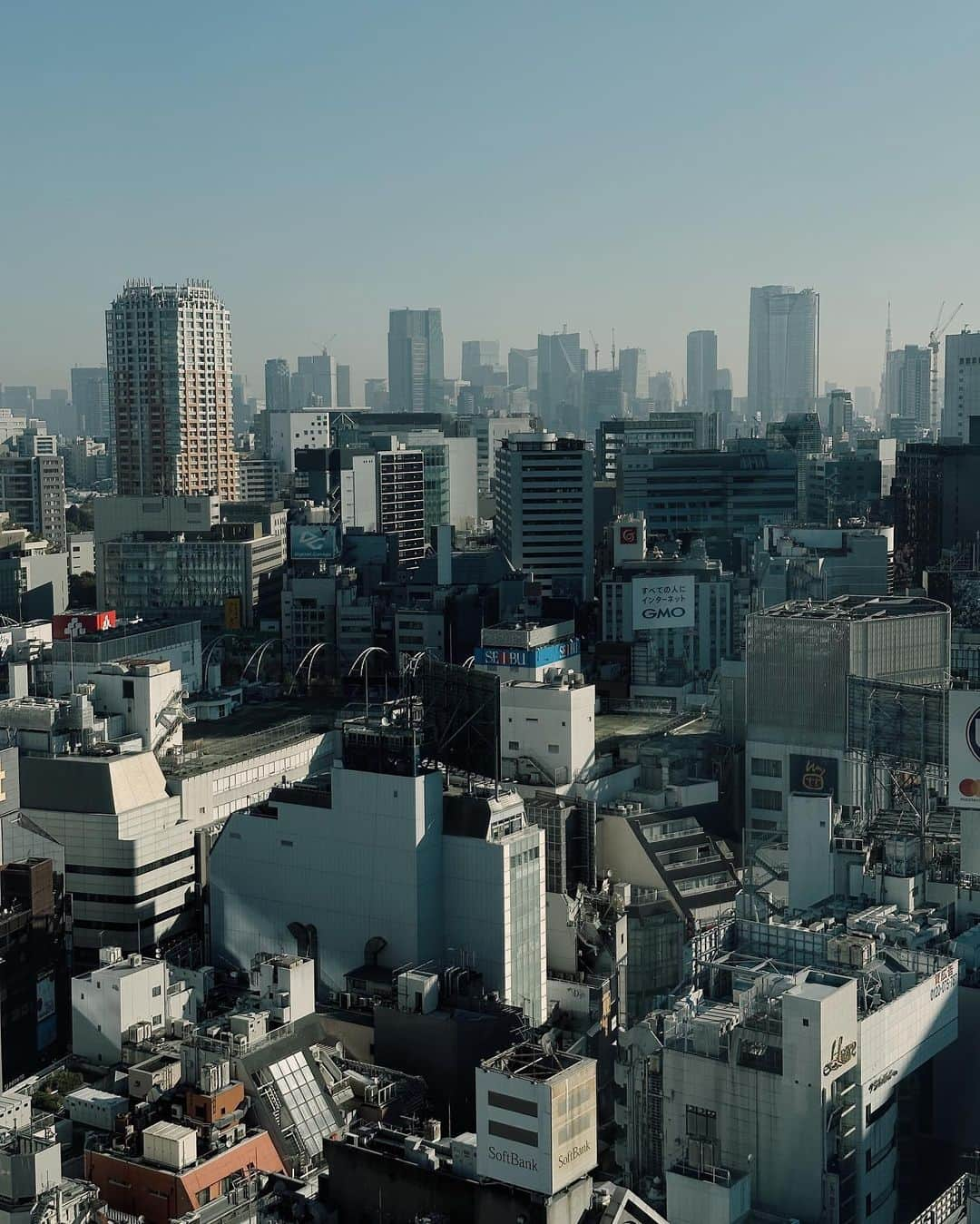 徐琁さんのインスタグラム写真 - (徐琁Instagram)「日本住宿分享 這次跟Ipsa 來東京 住到這個八月才開的新飯店 覺得很讚耶裡面應有盡有全身鏡也有 是木地板特別溫馨 重點地理位置超級好 旁邊很多逛的地方 而且樓下就有唐吉軻德買藥妝不用扛回飯店！ 超讚 #cosintokyo🌸」11月28日 22時12分 - cos55555