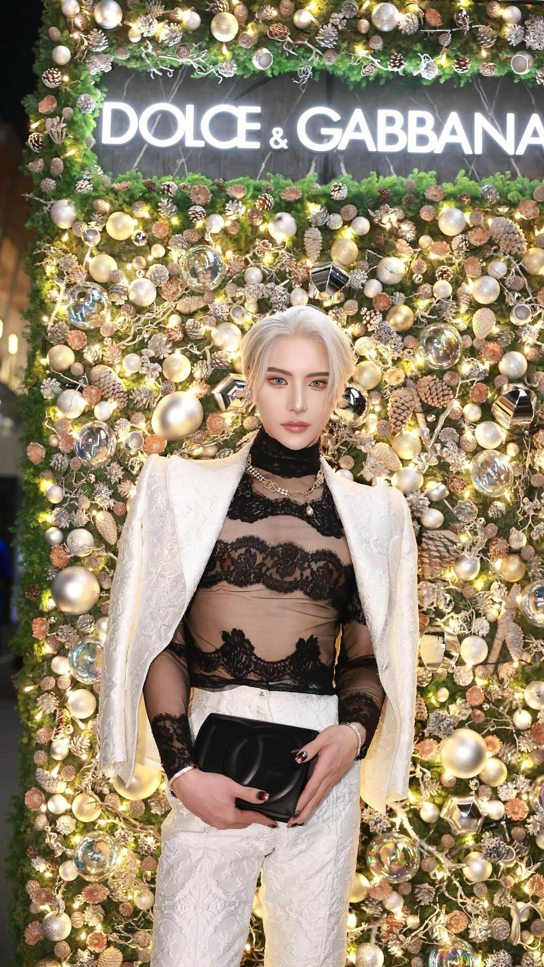 ギュテのインスタグラム：「DOLCE&GABBANA HOLIDAY🎄🥂✨  @dolcegabbana  #DolceGabbana#DGHolidays#ドルチェガッバーナ#DGホリデー」