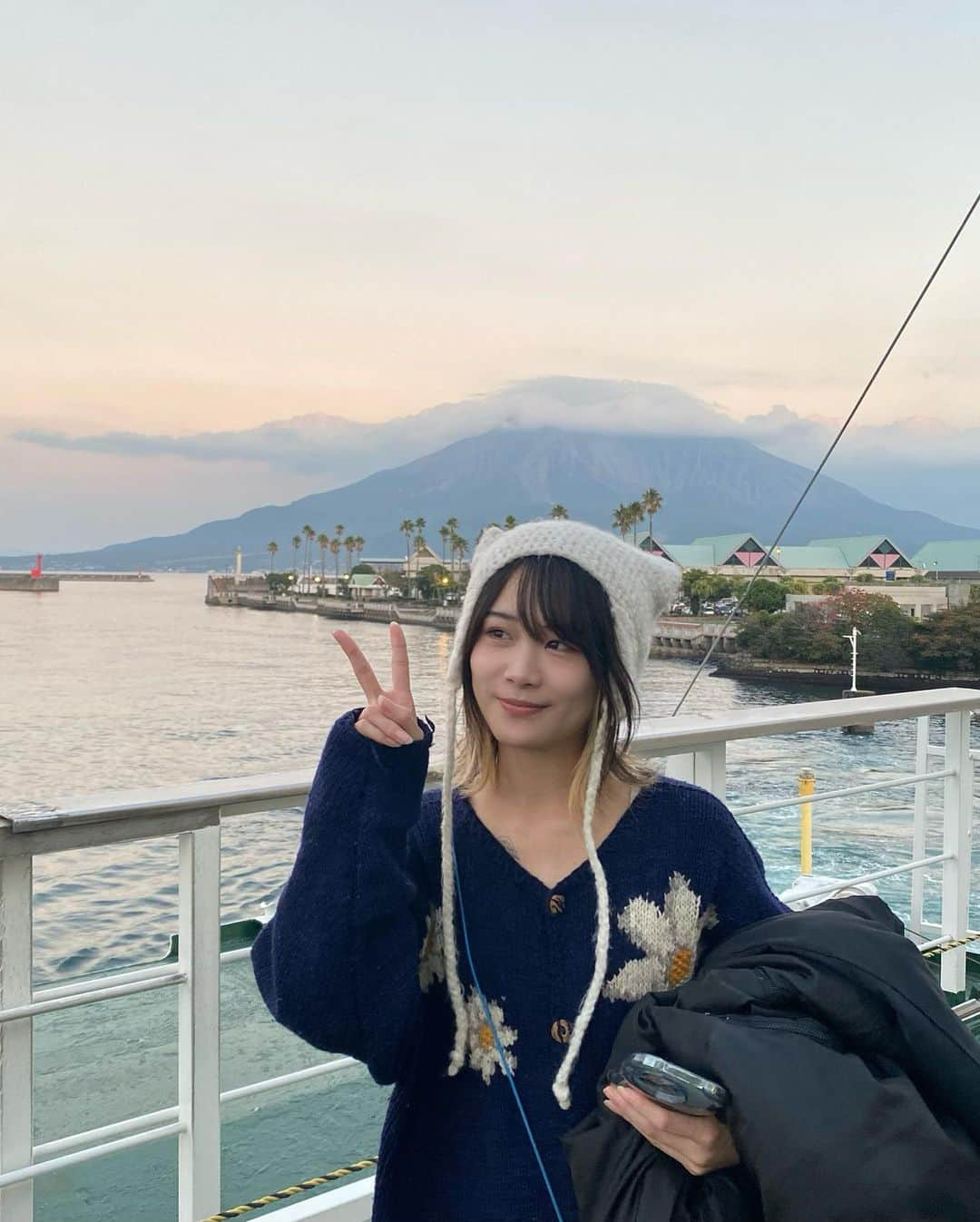 根本朱里さんのインスタグラム写真 - (根本朱里Instagram)「硫黄島の旅」11月28日 22時22分 - kutarogutaroputaro