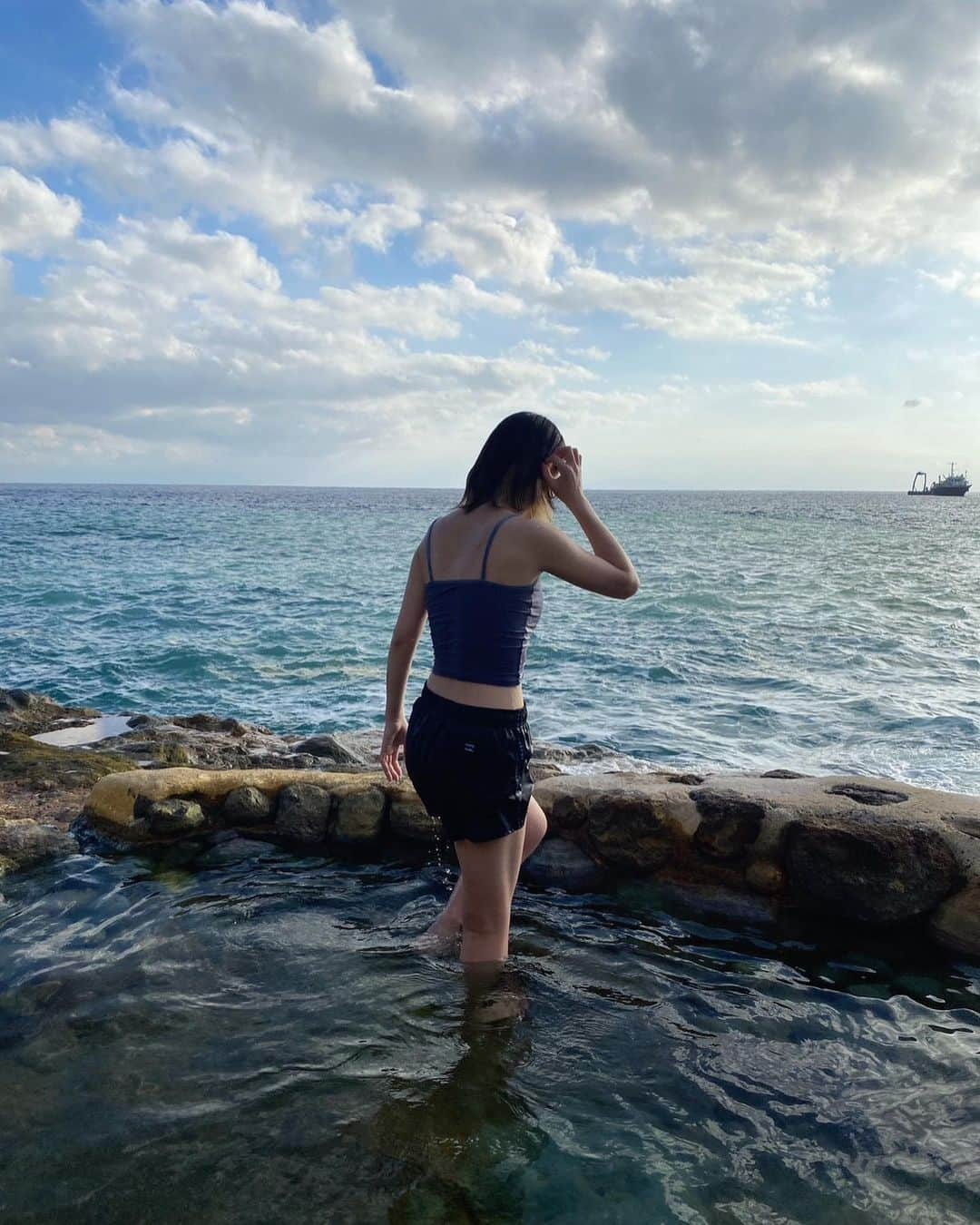 根本朱里さんのインスタグラム写真 - (根本朱里Instagram)「硫黄島の旅」11月28日 22時22分 - kutarogutaroputaro