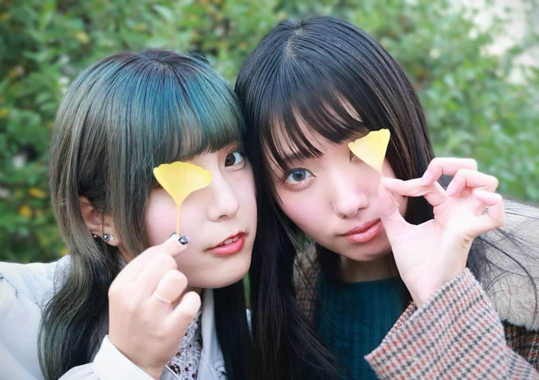 秋元るいのインスタグラム：「ちいさな秋、みーつけたっ🍁 .」