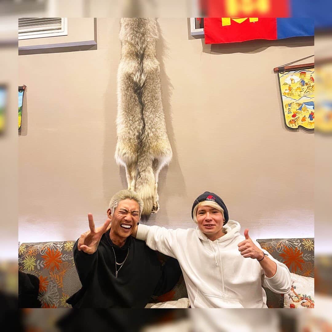 KOHEYのインスタグラム：「諦めずまたYouTube頑張ってて良かった 500km歩いて本当に良かった  学生の頃から見てた 画面の中のレジェンドYouTuberと 会えるなんて夢にも思わなかった @pdssama  ダンテさん 本当にありがとうございました！ またバトミントンやりましょ🏸」
