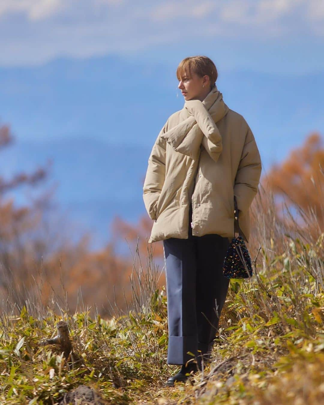 アーバンリサーチさんのインスタグラム写真 - (アーバンリサーチInstagram)「ㅤㅤㅤㅤㅤㅤㅤㅤㅤㅤㅤㅤ　　 EVERGREEN  つながる、エシカルなダウン ㅤㅤㅤㅤㅤㅤㅤㅤㅤㅤㅤㅤㅤㅤㅤㅤㅤㅤ　　 羽毛循環サイクル社会の実現を目指したGreen Down Project。 アーバンリサーチは2015年にプロジェクトの一員として参画しました。リサイクルされた羽毛を使うことで生まれ変わるエシカルなダウンを、ブランド別にご紹介します。 ＿＿＿＿＿＿＿＿＿＿＿＿ ㅤㅤㅤㅤㅤㅤㅤㅤㅤㅤㅤㅤ　　 マフラー付きノーカラーショートコクーンダウン¥29,700(税込) ＿＿＿＿＿＿＿＿＿＿＿＿ ㅤㅤㅤㅤㅤㅤㅤㅤㅤㅤㅤㅤ　　 #urbanresearch #アーバンリサーチ  #greendown  #グリーンダウン  #ethical  #エシカル」11月28日 22時46分 - urban_research