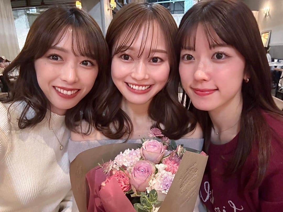 依田奈波さんのインスタグラム写真 - (依田奈波Instagram)「💐🤍  にき準ミスおめでとうのお祝い♡  お披露目のワンピースは私のを着てくれて とても嬉しかったな〜☺️ 本当におつかれさま🫶🏻」11月28日 22時43分 - nanami_yoda