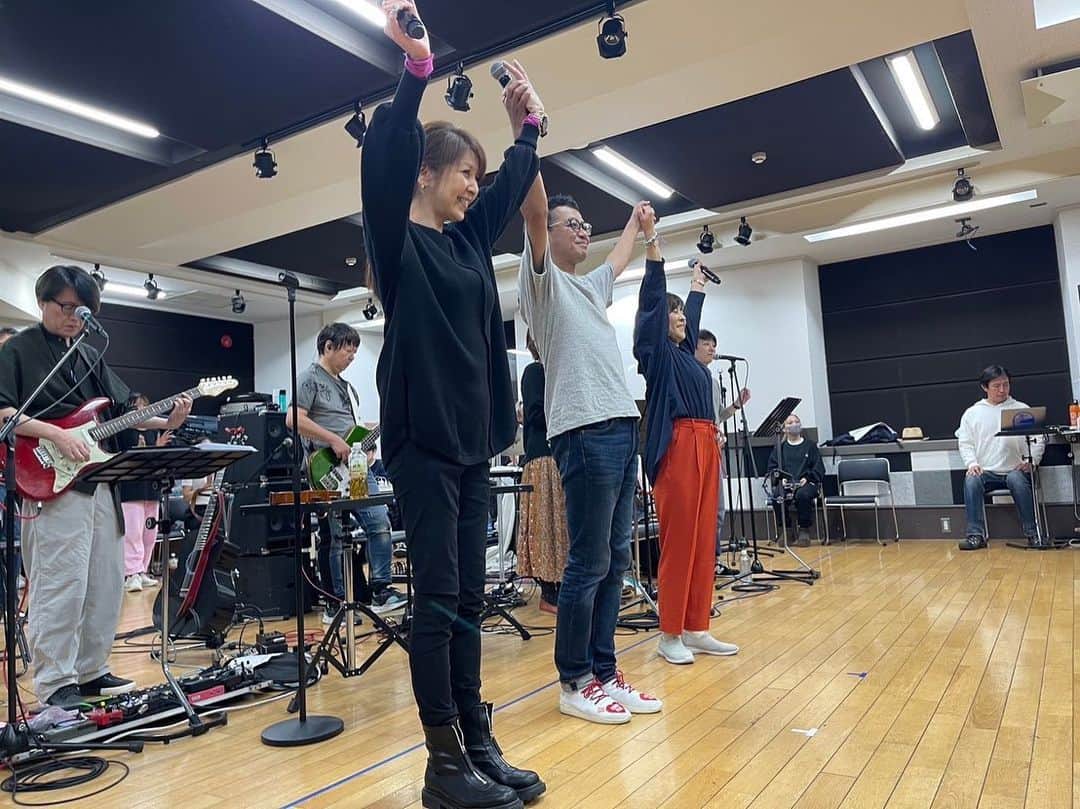 中山秀征さんのインスタグラム写真 - (中山秀征Instagram)「いよいよヒデライブまで2日になりました。 ゲネプロ真っ只中‼️ 忙しい皆さんスケジュール調整ありがとうございます😭 松本さん飯島直ちゃん、はるな愛ちゃんみんなプロフェッショナル‼️笑えて泣ける‼ お楽しみに‼️️」11月28日 22時44分 - hidechan0731