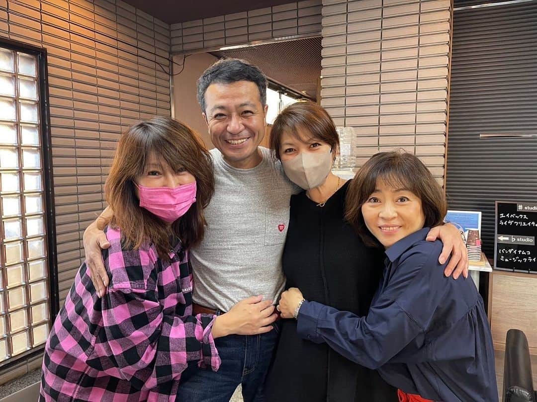 中山秀征さんのインスタグラム写真 - (中山秀征Instagram)「いよいよヒデライブまで2日になりました。 ゲネプロ真っ只中‼️ 忙しい皆さんスケジュール調整ありがとうございます😭 松本さん飯島直ちゃん、はるな愛ちゃんみんなプロフェッショナル‼️笑えて泣ける‼ お楽しみに‼️️」11月28日 22時44分 - hidechan0731