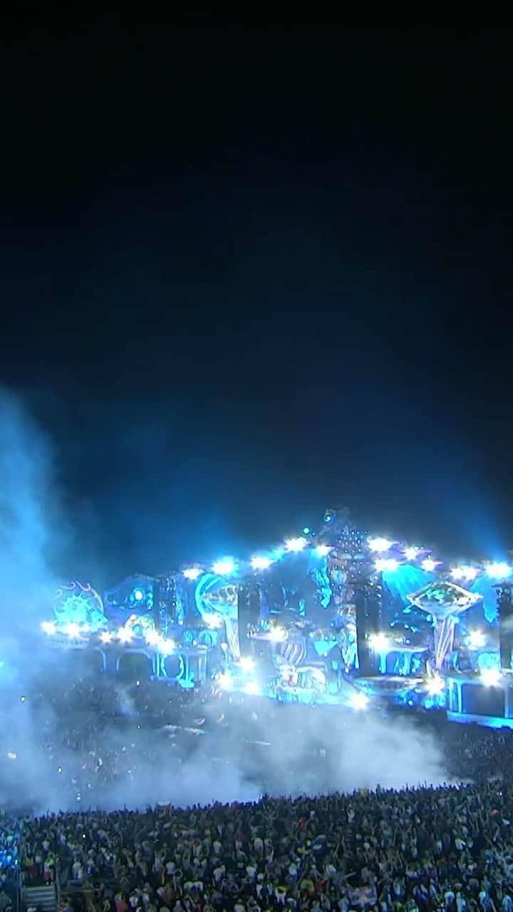 セバスチャン・イングロッソのインスタグラム：「The People of Tomorrow Top 100 is a list with the most memorable @tomorrowland moments. In 2018, @axwell & @sebastianingrosso played this iconic mashup on the MainStage of @tomorrowland.」