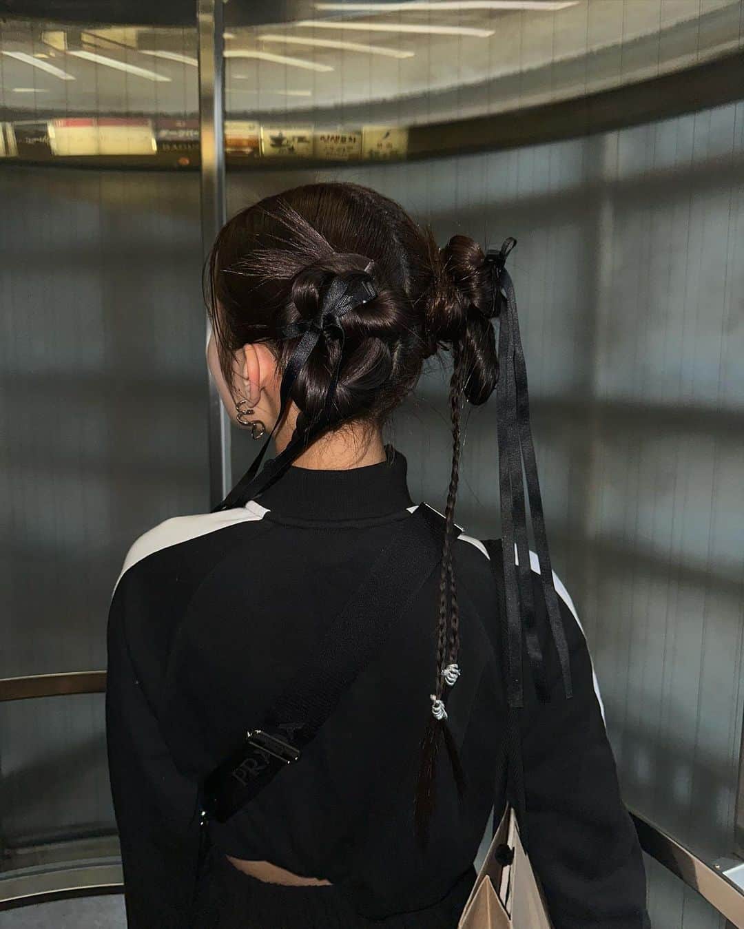 さくらのインスタグラム：「𝐛𝐥𝐚𝐜𝐤😶‍🌫️🖤🖤」