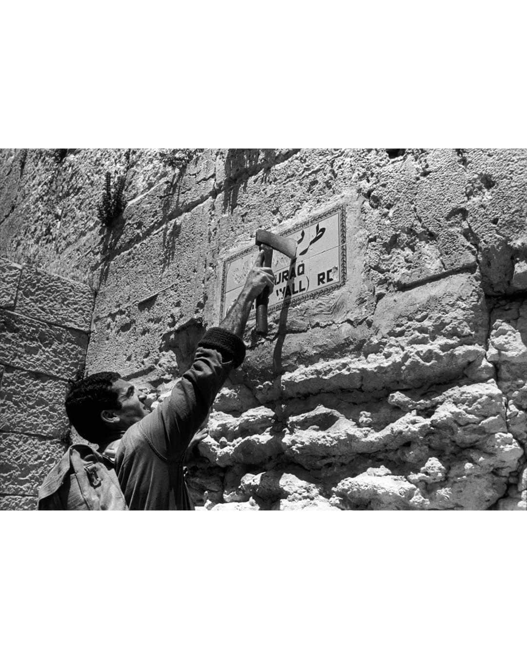Magnum Photosさんのインスタグラム写真 - (Magnum PhotosInstagram)「A selection of images from the Magnum archive relating to Israel, Palestine and the surrounding areas, dating back eighty years.  Magnum photographers have covered several key moments in the decades-long history of conflict and tension between Israel and Palestine, starting with @philippe_halsman_official’s photographs from 1936 showing tension building in Mandatory Palestine and continuing up until October 2023, with recently published work by @william.keo, @jeromesessini and @pvanagtmael from Israel and the West Bank.  🔗 View the full selection at the link in the @magnumphotos bio.  Magnum Photos stands for the freedom of the press and against the targeting or silencing of journalists in the field.  PHOTOS (left to right):  (1) The British Army and Palestine Police force searching passers-by in Jaffa during the Arab Revolt. Jaffa. 1936. © @philippe_halsman_official / Magnum Photos  (2) Two Palestinian girls reading in a refugee camp in the Jordan Valley. Jordan. 1952. © @georgerodgerphotos / Magnum Photos  (3) Israeli soldier in East Jerusalem knocks out the Arab sign naming the Wailing Wall as “Al-Buraq Wall.” 1967. © @michabaram.archive / Magnum Photos  (4) Woman with a rifle guards a flock of sheep on a Kibbutz. Golan Heights. 1973. © @thomashoepker / Magnum Photos  (5) Palestinians demonstrate for peace with olive branches next to Israeli Border Guards. West Bank. 1991. © @abbas.photos / Magnum Photos  (6) Young Palestinian man loading stone into a homemade catapult. West Bank. 2000 © Larry Towell / Magnum Photos  (7) Palestinian evicted from his home (left) by the Israelis because of its close vicinity to the ‘Security’ wall. Bethlehem, West Bank. 2005. © @marktpower / Magnum Photos  (8) Funeral of Avraham Walz, 29, killed in an attack earlier that day by a Palestinian in a stolen digger. Jerusalem. 2014. © Peter van Agtmael (@pvanagtmael) / Magnum Photos  (9) Clashes between Palestinian youth and Israeli forces following US president Donald Trump’s statement on Jerusalem status. Ramallah, West Bank. 2017. © @paolopellegrin / Magnum Photos  (10) Front door of a house is pierced by bullets. Kibbutz Kfar Aza, Israel. 2023. © @william.keo / Magnum Photos」11月28日 23時02分 - magnumphotos