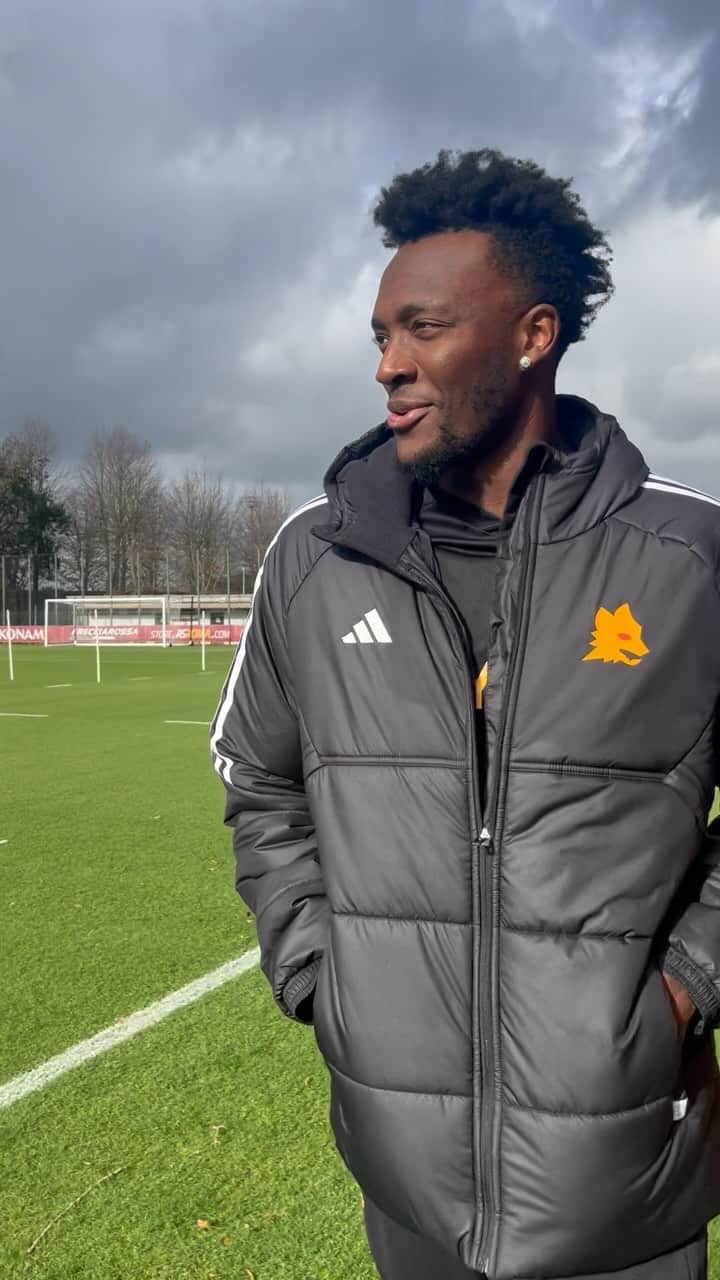 のインスタグラム：「💬 “Kumbu’s back”   @tammyabraham 👋 @maxkumbulla   #ASRoma」